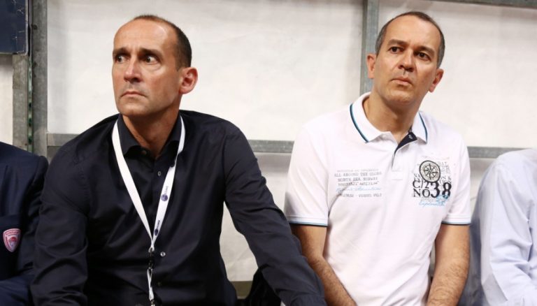Έτοιμοι να ρίξουν… βόμβα οι Αγγελόπουλοι – Αυτόν τον προπονηταρά θέλουν, του δίνουν τρελό μπάτζετ