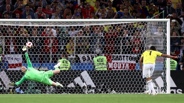 ΣΠΑΖΩΝΤΑΣ ΤΗΝ ΚΑΤΆΡΑ ΠΈΡΑΣΕ ΣΤΟΥΣ 8 Η ΑΓΓΛΊΑ.    SERPICO