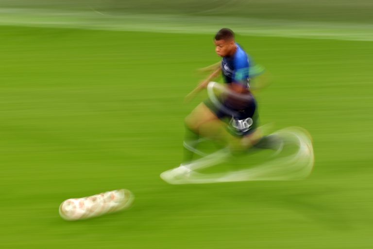 ΓΑΛΛΙΑ.:ΜΕ ΕΝΑ ΓΚΟΛ ΠΆΕΙ ΤΕΛΙΚΌ. ΒΕΛΓΙΟ: ΜΕ ΕΝΑ ΗΜΊΧΡΟΝΟ ΠΆΕΙ ΣΠΙΤΙ ΤΗΣ.