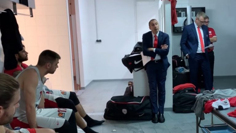Τρομερή ομιλία Μπλατ στα αποδυτήρια