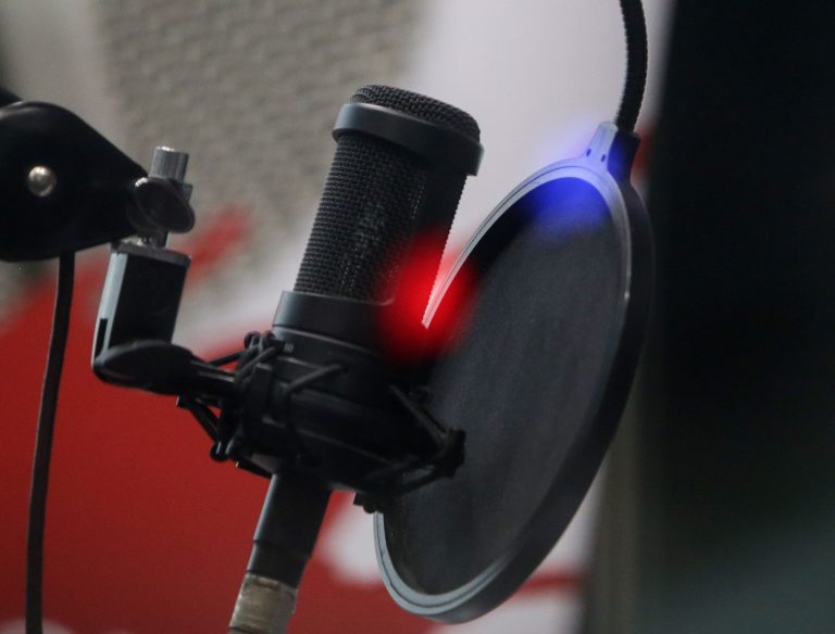 Λές να ξυπνήσαμε;  SERPICO