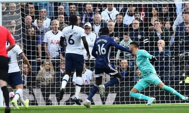 Τα χαστούκια συνεχίζονται για τα σπιρούνια