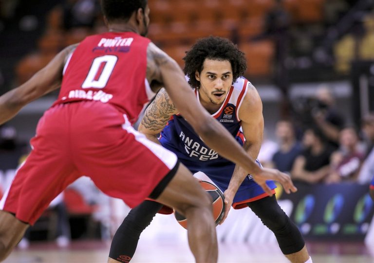 ΟΛΥΜΠΙΑΚΟΣ-ΕΦΕΣ 67-86 Στο ίδιο έργο Θεατές DRAZEN