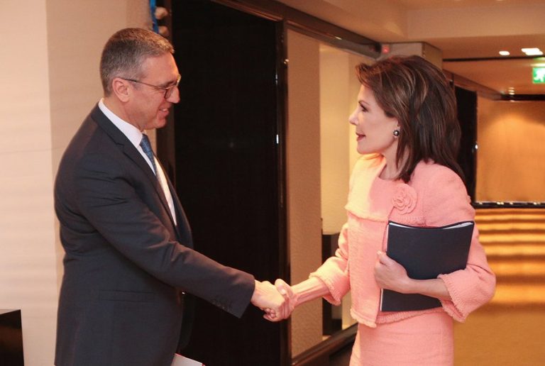 Αδιανόητο: Η Γιάννα αποκάλυψε τα μυστικά του 2021 στον Τούρκο πρέσβη! ESR