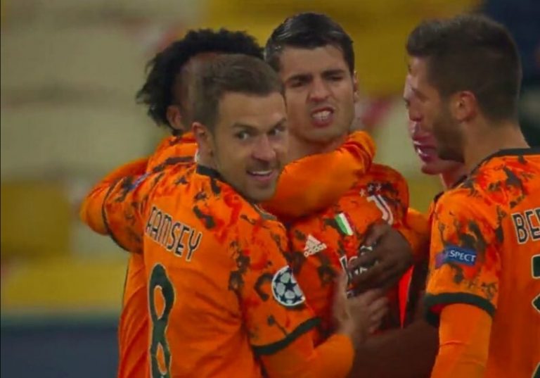 Με το δεξί η Κυρία ΣΩΤΗΡΗΣ ΒΑΖΕΛΟΣ