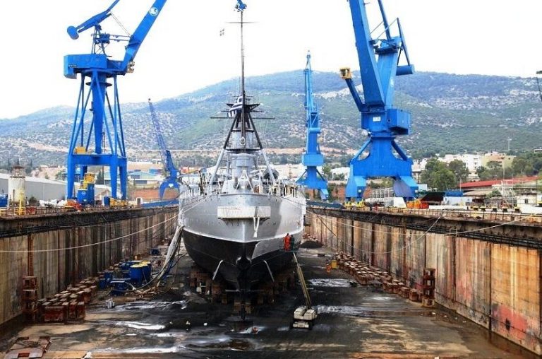 Μπίρ-παρά, πωλούνται τα ναυπηγεία Σκαραμαγκά Ι  El Comandante