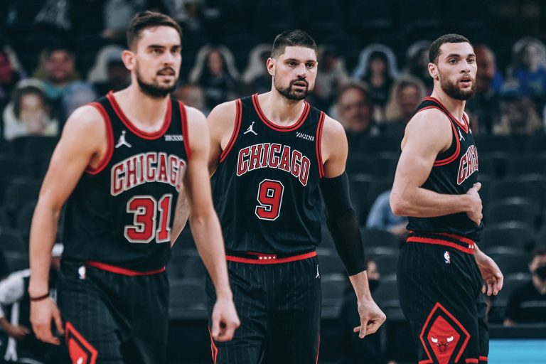 CHICAGO BULLS-ΜΕ ΤΟ ΒΛΕΜΜΑ ΣΤΟ ΜΕΛΛΟΝ | DRAZEN