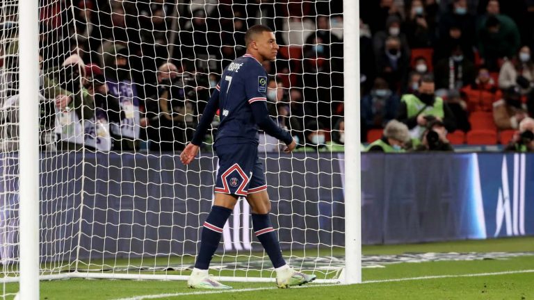 PSG Σεντ-Ετιέν 3-1: Μπρα ντε φερ του Mbappe και επιστροφή στις νίκες!