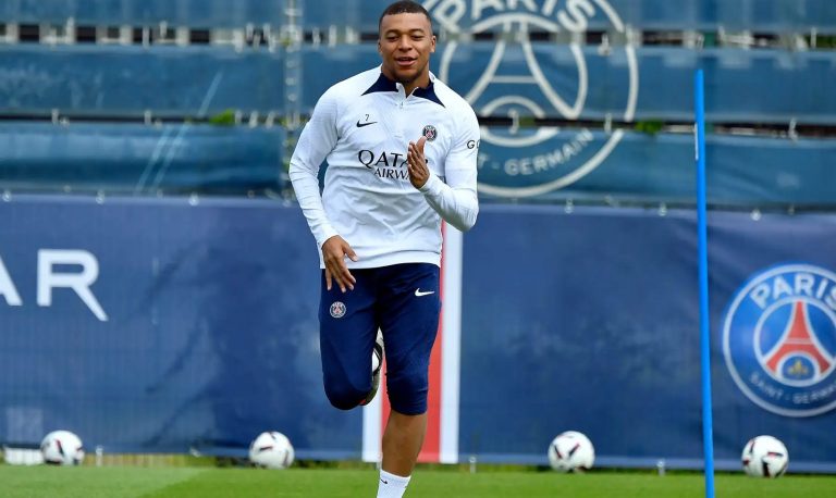 Ο Εμπαπέ υπογράφει, για να φύγει το επόμενο καλοκαίρι