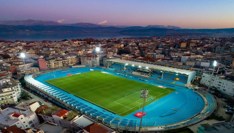 Απαγορεύεται να σηκώσει κεφάλι! Ο Τζες